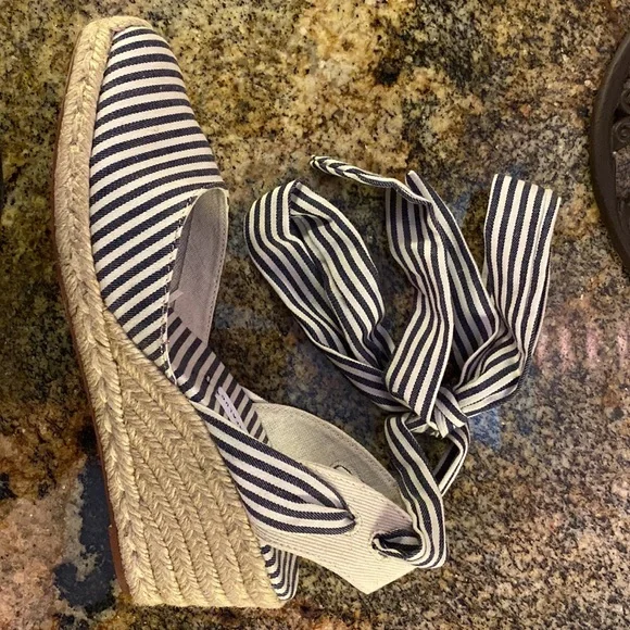 Zara espadrilles wedges with ankle tie shoes. - Picture 4 of 7